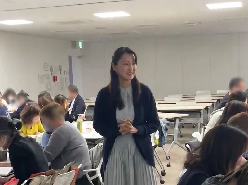 受講中の女性の写真