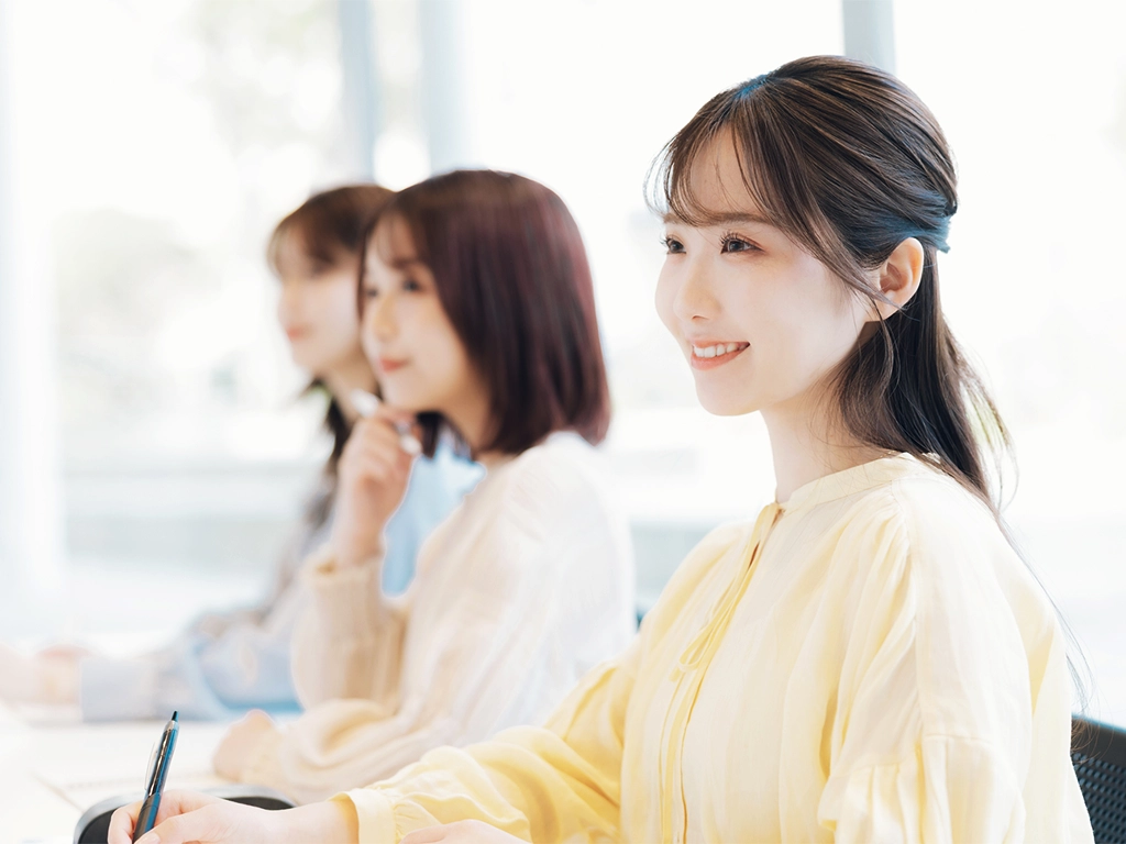 受講中の女性の写真